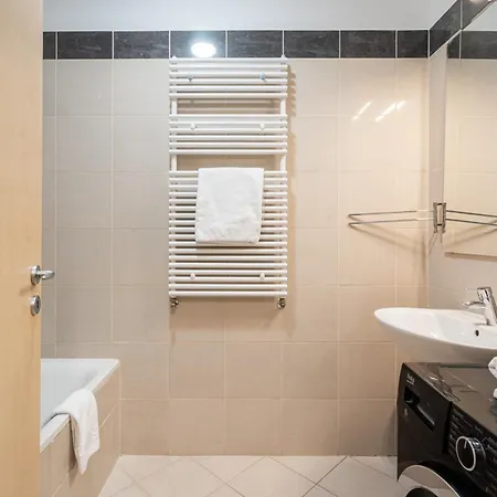 D16 - Gozsdu Garden - Location By Bqa * 부다페스트