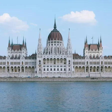 D16 - Gozsdu Garden - Location By Bqa Appartamento Budapest