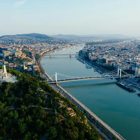 D16 - Gozsdu Garden - Location By Bqa Appartamento Budapest